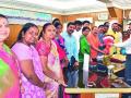शिवसेना नगरसेवकांची आयुक्तांशी चर्चा - Marathi News | Shiv Sena corporators talk to the commissioners | Latest nashik News at Lokmat.com