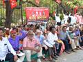 वारणा, चांदोली प्रकल्पग्रस्तांचा बेमुदत ठिय्या सुरू, जिल्हाधिकारी कार्यालयावर धडक मोर्चा - Marathi News | Varna, Chandoli project victims start unprecedented, rally against collector office | Latest kolhapur News at Lokmat.com