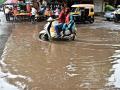 कोल्हापूर शहरात जोरदार पाऊस : सकाळपासूनच रिपरिप - Marathi News | Heavy rain in Kolhapur city: drizzle since morning | Latest kolhapur News at Lokmat.com