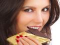 डार्क चॉकलेट खाण्याचे हे आहेत आरोग्यदायी फायदे - Marathi News | These are the healthy benefits of eating dark chocolate | Latest health News at Lokmat.com
