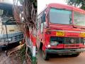 बस-मिनी ट्रक अपघातात चालक गंभीर - Marathi News | The bus driver was seriously injured in a bus accident | Latest bhandara News at Lokmat.com