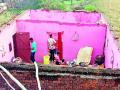पाचगाव येथील नऊ घरांचे छत उडाले - Marathi News | The roof of nine houses in Panchagaon was blown up | Latest chandrapur News at Lokmat.com