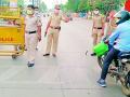 नागरिकांच्या संरक्षणासाठी पोलिसांचा खडा पहारा - Marathi News | Police guard against civilian protection | Latest chandrapur News at Lokmat.com