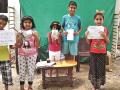 पर्यावरण रक्षणासाठी चिमुकल्यांनी बनविल्या कागदी पिशव्या! - Marathi News | Paper bags made by students for environmental protection! | Latest akola News at Lokmat.com