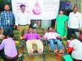 पालिकेच्या शिबिरात सफाई कामगारांसह १६ जणांचे रक्तदान - Marathi News | Blood donation of 16 persons including cleaning workers in the municipality camp | Latest gadchiroli News at Lokmat.com