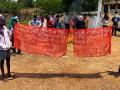 गडचिरोली जिल्ह्यात गावकऱ्यांनी जाळले नक्षली बॅनर - Marathi News | Naxalite banner burnt by villagers in Gadchiroli district | Latest gadchiroli News at Lokmat.com