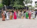 राष्ट्रवादीच्या महिलांच्या गळ्यात कांद्याची माळ - Marathi News | Onion necklace around the necks of NCP women | Latest nashik News at Lokmat.com