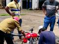 डेंग्यू, मलेरिया डास मारण्यासाठी पश्चिम रेल्वेचा ड्रोनचा वापर - Marathi News | Western Railway uses drones to kill dengue, malaria mosquitoes | Latest mumbai News at Lokmat.com