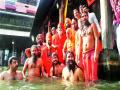 त्र्यंबकला मौनी अमावास्येनिमित्त विविध साधू-महंत तसेच आखाडा परिषदेच्या साधूंकडून कुशावर्तात पर्वस्नान - Marathi News | Celebrating the festival of Mausoleum, various monasteries and monasteries from the Akhada Parishad celebrated Kushvarna | Latest nashik News at Lokmat.com