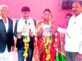 वर-वधुला पुस्तक देत दिला ‘वाचाल तर वाचाल’चा संदेश - Marathi News | The message of 'Read and Read' was given by the bride and groom | Latest vardha News at Lokmat.com