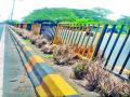 महामार्गावरील दुभाजक बनले भकास - Marathi News | The highway became a divider | Latest nashik News at Lokmat.com