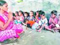 ‘आॅनलाईन’मध्ये अडकल्या अंगणवाडीताई - Marathi News | Anganwadiya stuck in 'online' | Latest chandrapur News at Lokmat.com
