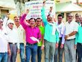 विविध मागण्यांसाठी शिक्षक रस्त्यावर - Marathi News | Teacher for the various demands on the road | Latest chandrapur News at Lokmat.com