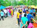 भाजीबाजार सुसाट, नागरिक होताहेत बिनधास्त - Marathi News | Vegetable markets are flourishing, citizens are becoming carefree | Latest gadchiroli News at Lokmat.com