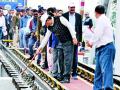 रेल्वे महाव्यवस्थापक बॅनर्जी यांनी केली रेल्वे स्थानकाची पाहणी - Marathi News | Railway General Manager Banerjee inspects the train station | Latest gondia News at Lokmat.com