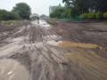समांतर मार्ग ते भारतनगर घरकुल योजना रस्त्यावर चिखल - Marathi News | Mud on parallel road to Bharatnagar Gharkul Yojana road | Latest nashik News at Lokmat.com