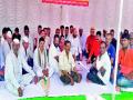 मनमाड : शेतमाल विक्रीचे लाखोंचे धनादेश वटले नाहीत संतप्त शेतकऱ्यांचे साखळी उपोषण - Marathi News | Manmad: Launch of checks worth lakhs of commodities has not subsided | Latest nashik News at Lokmat.com
