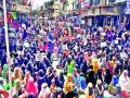 मनमाड येथे मुस्लीम महिलांचा मूक मोर्चा - Marathi News | Muslim women's silent march at Manmad | Latest nashik News at Lokmat.com