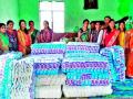 कामगार शक्ती फाउण्डेशनकडून महिलांना ५ हजार सॅनिटरी पॅड - Marathi News | 5000 sanitary pads for women from the labor force foundation | Latest nashik News at Lokmat.com