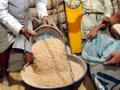 परभणी : ७२ क्विंटलने वाढला जिल्ह्याचा धान्य कोटा - Marathi News | Parbhani: 72 quintals increased in district Kota | Latest parabhani News at Lokmat.com