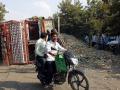 उसाचा ट्रक उलटल्याने वाहतूक विस्कळीत - Marathi News | Traffic disrupted as trucks overturned | Latest chhatrapati-sambhajinagar News at Lokmat.com