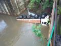 नदीत कोसळलेल्या कंटेनरचा चालक अजून बेपत्ता - Marathi News | Still missing driver of container collapsed | Latest ratnagiri News at Lokmat.com