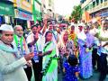 सटाण्यात राष्टÑवादीतर्फे गाजर वाटप - Marathi News | Carrot allocation by the national plaintiff | Latest nashik News at Lokmat.com