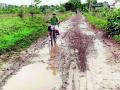 सेवाग्रामात शाळेचा रस्ता हरविला चिखलात - Marathi News | The school road lost in the Sevagram | Latest vardha News at Lokmat.com