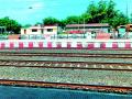 रेल्वे स्थानकाचा फलाट प्रवासी निवाऱ्याविना - Marathi News | The railway station's traveler without a traveler | Latest vardha News at Lokmat.com