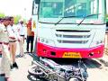 एसटीची दुचाकीला धडक; दोघे गंभीर - Marathi News | ST's bicycle hit; Both serious | Latest vardha News at Lokmat.com