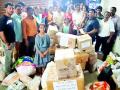 पूरग्रस्तांसाठी सहा लाखांचे साहित्य रवाना - Marathi News | Six lakhs worth of material for flood victims | Latest vardha News at Lokmat.com