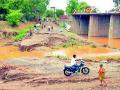 दिग्रस येथील वळण रस्ताच वाहून गेला - Marathi News | The road to Degres was carried away | Latest yavatmal News at Lokmat.com