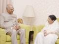 मी कृतज्ञ आहे..; जेव्हा राष्ट्रपती गानसम्राज्ञीला भेटतात.. - Marathi News | I'm grateful ..; When President Meets Lata Mangeshkar | Latest mumbai News at Lokmat.com