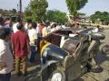 कळमसरे फाट्याजवळ अ‍ॅपेरिक्षा-कंटनेर अपघातात ३ ठार - Marathi News | 3 killed in apparel-canter crash near Kalmsare Phata | Latest dhule News at Lokmat.com