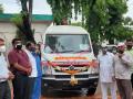 दिंडोरीत रुग्णवाहिकेचे लोकार्पण - Marathi News | Dedication of ambulance at Dindori | Latest nashik News at Lokmat.com