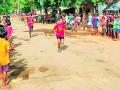 शेकडो चिमुकल्यांची दौड - Marathi News | Hundreds of sparrows race | Latest gadchiroli News at Lokmat.com