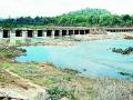 पर्लकोटावरील जुन्या पुलाचे बंधाऱ्यात रूपांतर करा - Marathi News | Convert the old bridge over Pearlkota into a dam | Latest gadchiroli News at Lokmat.com