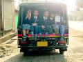 वाहनांमध्ये कोंबून विद्यार्थ्यांची वाहतूक पुन्हा झाली सुरू - Marathi News | The transportation of students started again after being put in vehicles | Latest gondia News at Lokmat.com