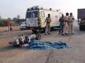 ट्राॅलाच्या धडकेत मोटारसायकलस्वार ठार - Marathi News | Motorcyclist killed in trawler collision | Latest nandurbar News at Lokmat.com