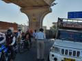 उड्डाणपूलाच्या कामामुळे वाहतुक कोंडी - Marathi News |  Traffic congestion due to flyover work | Latest nashik News at Lokmat.com