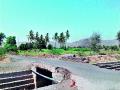ब्राह्मणगाव : महालपाटणे रोड चौफुलीच्या मोरीवर कठडा नसल्याने अपघात सटाणा-मालेगाव रस्त्यावर वाहनचालकांना धोका - Marathi News | Brahmangaon: Due to the accident in Mahalpatane Road Chaufuli, there is no difficulty | Latest nashik News at Lokmat.com