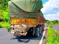 ट्रकची ट्रकला धडक; एक गंभीर - Marathi News | The truck hit the truck; A serious | Latest vardha News at Lokmat.com