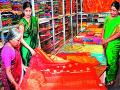 फॅशनेबल तयार कपड्यांना वाढली मागणी - Marathi News |  Increased demand for fashionable ready clothes | Latest nashik News at Lokmat.com