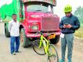 जिल्हाधिकाऱ्यांची सायकलवर वारी, तस्करांना भारी - Marathi News | District Collector's bicycle, heavy on smugglers | Latest yavatmal News at Lokmat.com