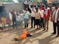 चीनच्या प्रतिकात्मक पुतळ्याचा निषेध अन् दहनही - Marathi News | Protesting and burning of the symbolic statue of China | Latest dhule News at Lokmat.com