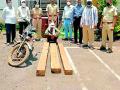 काकादरी-वागडोह रस्त्यावर अवैध सागवान जप्त - Marathi News | Illegal teak seized on Kakadri-Wagdoh road | Latest amravati News at Lokmat.com