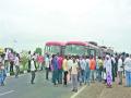 थांब्यासाठी बस रोको - Marathi News | Stop the bus for the stop | Latest nashik News at Lokmat.com