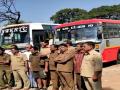 कर्नाटकच्या बसेसला खासगी पार्किंग मालकाने काढले बाहेर - Marathi News | Karnataka bus pulled out from parking | Latest pune News at Lokmat.com