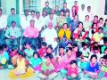 कचरा वेचणाऱ्या चिमुकल्यांसोबत उभारली भावस्पर्शी गुढी - Marathi News | Gudhi, who was created with garbage collection, | Latest chandrapur News at Lokmat.com