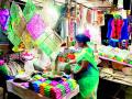 दिवाळीच्या साहित्याने बाजारपेठ सजली - Marathi News | The market was decorated with Diwali materials | Latest chandrapur News at Lokmat.com